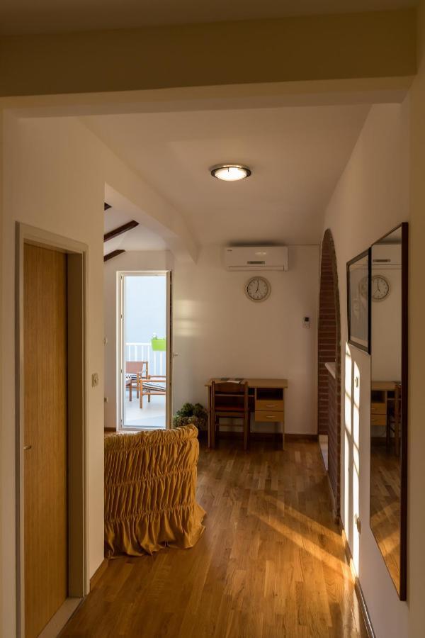 Zora Apartment